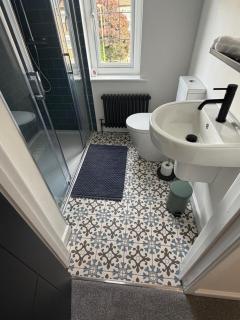 5 Bed Contractor & Family Stay Parking Sleep 8 - 3