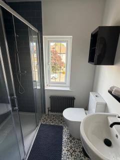 5 Bed Contractor & Family Stay Parking Sleep 8 - 8