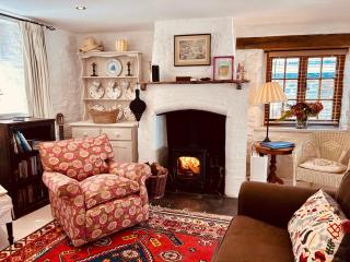North Devon seaside cottage with log burner - 7