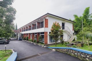 RedDoorz Resort at Tridaya Cisarua Puncak - 2