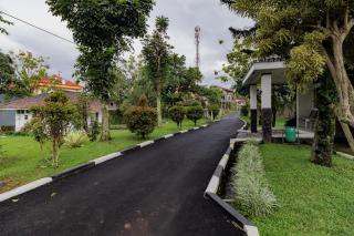 RedDoorz Resort at Tridaya Cisarua Puncak - 3