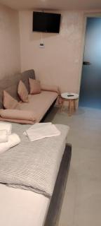 Mini wellness studio-near the airport - 6