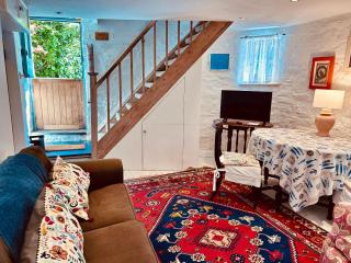 North Devon seaside cottage with log burner - 4