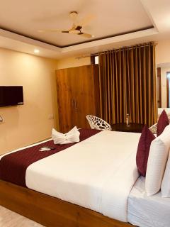Villa Rooms At Moosapet Near Lake Shore Mall By KP Suites - 5