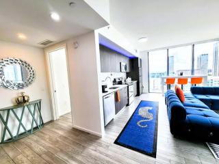3BR Skyline Luxury with a 100 inch TV, Balcony & Prime Miami Location - 7