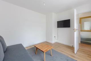 2BD Apt East London Sleeps 7! - 3