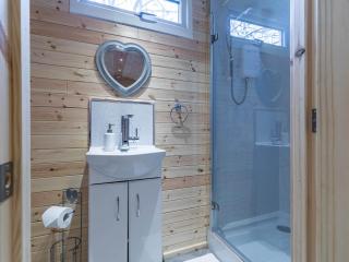 The Lodge at Brambles Farm Sleeps 4 Hot Tub - 4