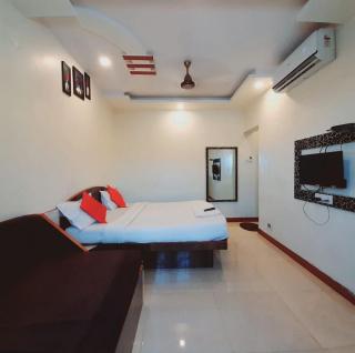 Hotel Savera Holidays Main Market - 3