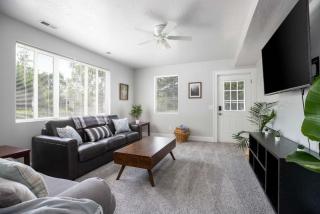 Historic Avenues Two Bedroom Suite - 9