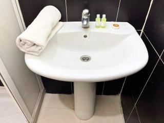 City Center Stay - Residency W Spacious Aparts, Kingsize Beds, AC, Terrace View, Elevator - 4