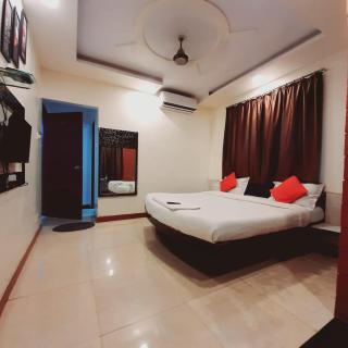 Hotel Savera Holidays Main Market - 5