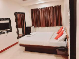 Hotel Savera Holidays Main Market - 4