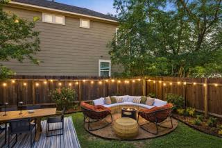 Spacious 8BR Austin Compound Near DTown Sleeps 20 - 9