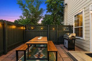 Spacious 8BR Austin Compound Near DTown Sleeps 20 - 6