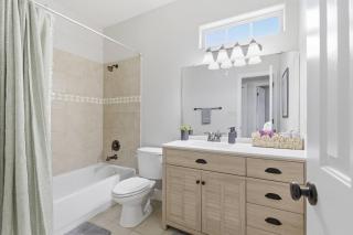 Spacious 8BR Austin Compound Near DTown Sleeps 20 - 1