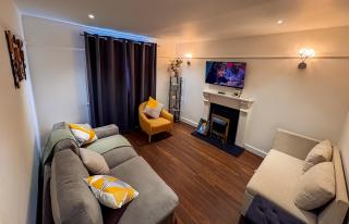 Contractor Accommodation Sleeps 5 Parking for 2 Vans - Prescot - 2