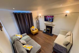 Contractor Accommodation Sleeps 5 Parking for 2 Vans - Prescot - 9