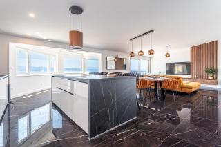 Modern luxury apt w balcony sea view and parking - 6