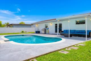 Private Miami Retreat - Pool - BBQ - Sleeps 6 - 0