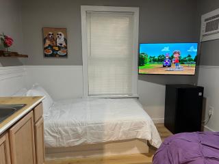 Taylor's Cozy Little Apartment Pets Welcome Two Beds - 5