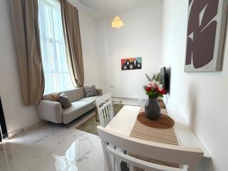 Bright Basic 1BR Apt Ideal for Long Term Stays - 0