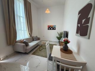Bright Basic 1BR Apt Ideal for Long Term Stays - 7