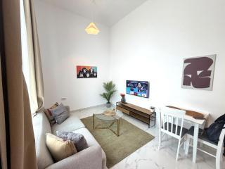 Bright Basic 1BR Apt Ideal for Long Term Stays - 5