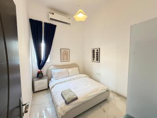 Bright Basic 1BR Apt Ideal for Long Term Stays - 3