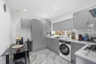 Nottingham Home 4 Bedrooms sleeps 7 city hospital - 4