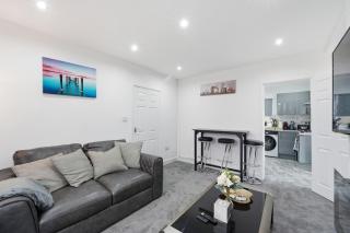 Nottingham Home 4 Bedrooms sleeps 7 city hospital - 3