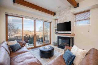New Mountain Retreat-Hot Tub Views Near Shops - 0