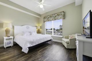 Madeira Bay Resort Bayfront Oasis 202: 2BD 2BA - 0
