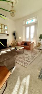 Elegant 5 bed 4 bath 'Vogue House' Parisian style home - 4