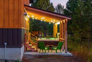 Mountain Top Retreat - Walk to River, Game Room, Hot Tub, Yellowstone - 8