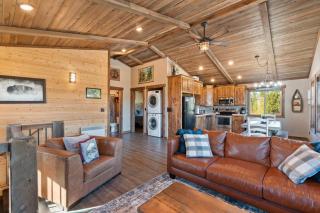 Mountain Top Retreat - Walk to River, Game Room, Hot Tub, Yellowstone - 7