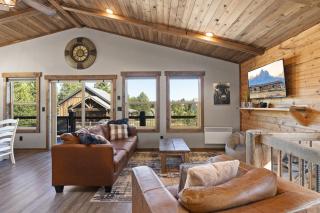 Mountain Top Retreat - Walk to River, Game Room, Hot Tub, Yellowstone - 2