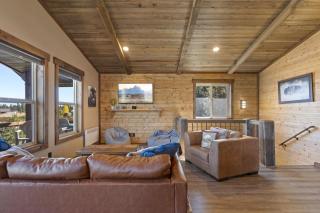 Mountain Top Retreat - Walk to River, Game Room, Hot Tub, Yellowstone - 1