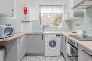 Central 3 Bedroom House With Garden - 9