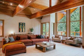Great Escape Chalet Revelstoke - 6