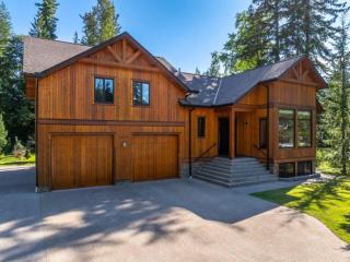 Great Escape Chalet Revelstoke - 8
