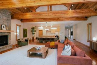 Great Escape Chalet Revelstoke - 3