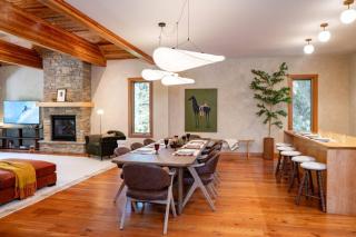 Great Escape Chalet Revelstoke - 2