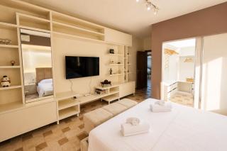 Spacious 3BR Apartment for 8 with 2 Balconies - 1