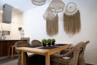 Lunada Bright Stay with Rooftop Amenities - 5