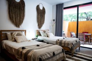 Lunada Bright Stay with Rooftop Amenities - 1