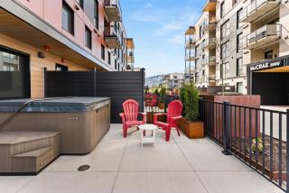 Greeley Bowl Escape - 3 Bedroom Townhome - Private Hot Tub - 1