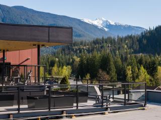 Greeley Bowl Escape - 3 Bedroom Townhome - Private Hot Tub - 8