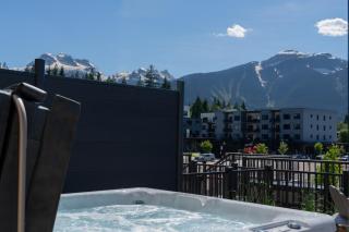 The Landing - 4 Bedroom Townhome - Private Hot Tub - 6