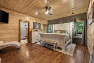 Broken Bow Cabin with Private Hot Tub Near Beavers Bend State Park Lake - 9