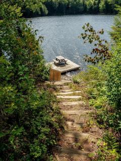 Secluded 3-bedroom log home that borders VT state park - 4